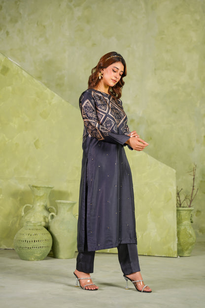 Noir Damask